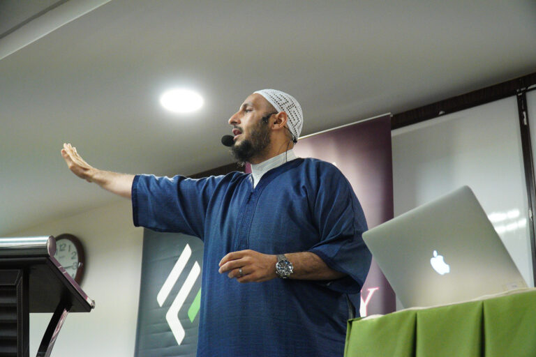 Shaykh Yahya giving talk