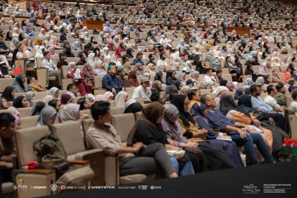 The crowd at Dr Omar Suleiman's event at PICC.